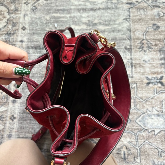 Elizabeth and James Cynnie suede Bucket Bag maroon red - Picture 12 of 16